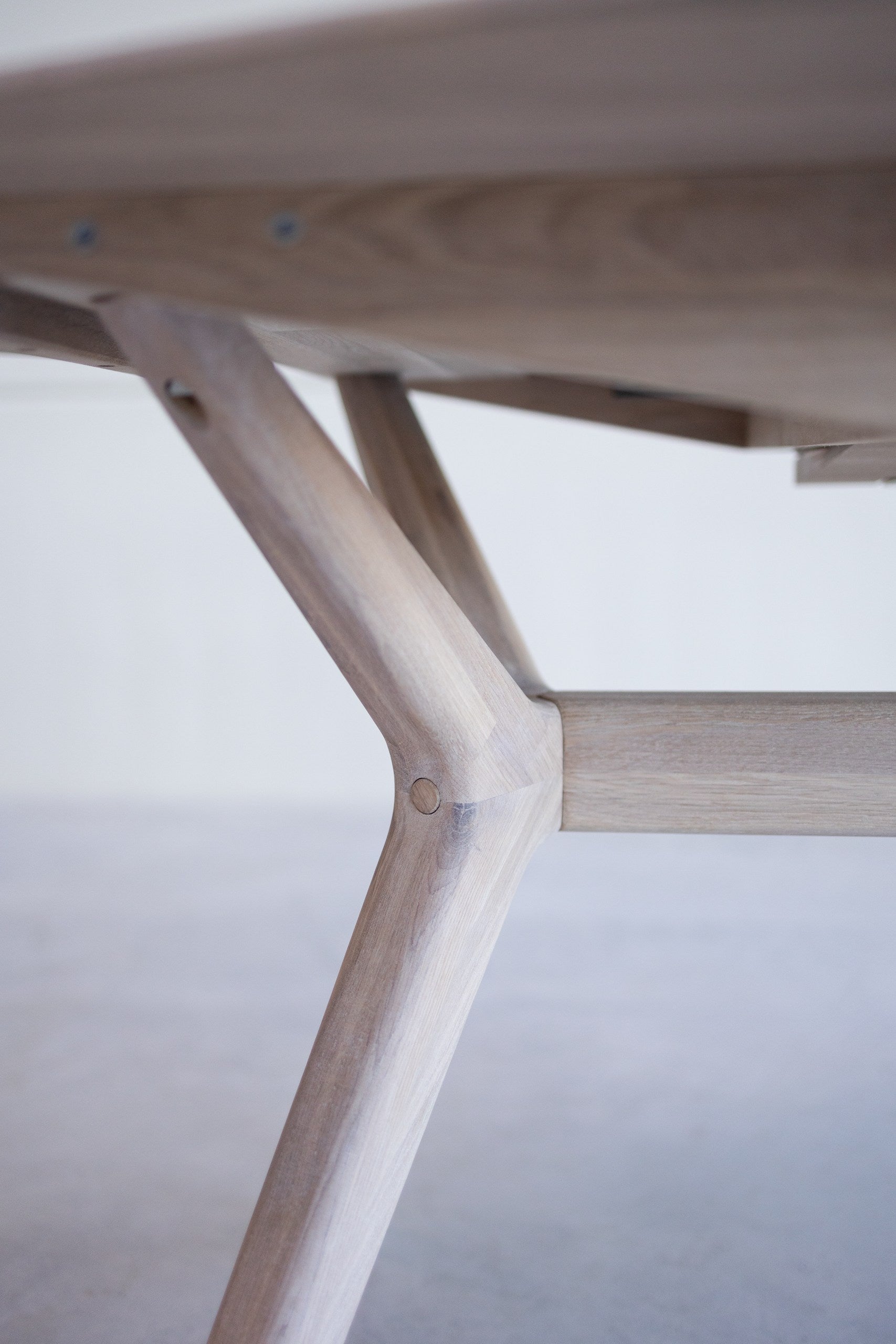 Table extensible ovale en bois massif de chêne Carmen